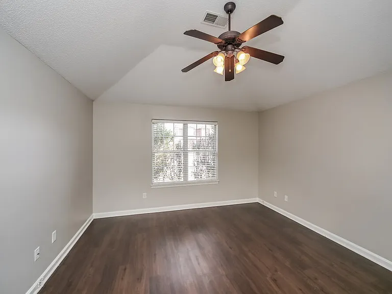 1719 Brentford Cv — Photo 11