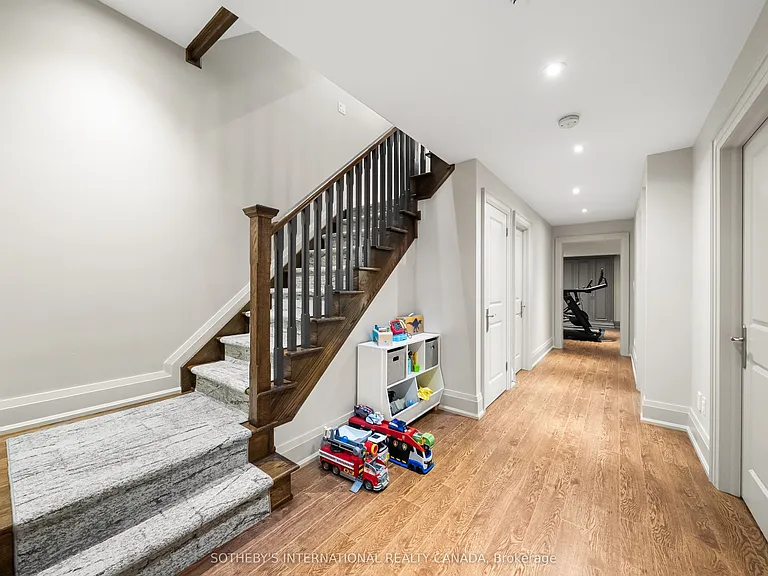200 Donlea Dr — Photo 37