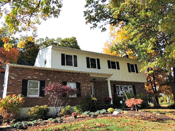 5th image of 8 Westend Dr