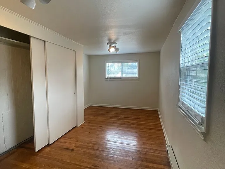 1127 W Mulberry St — Photo 6