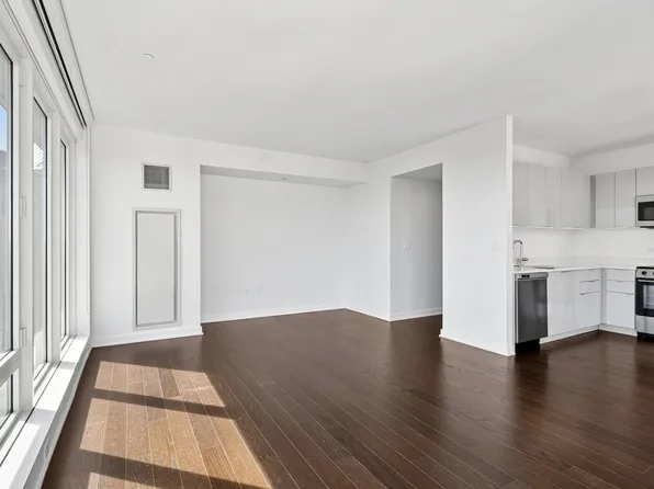 400 West 113th Street image 5 of 33