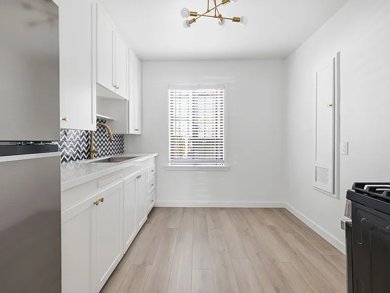 717 E Medio St — Photo 3