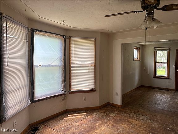 3rd image of 816 W 22nd St