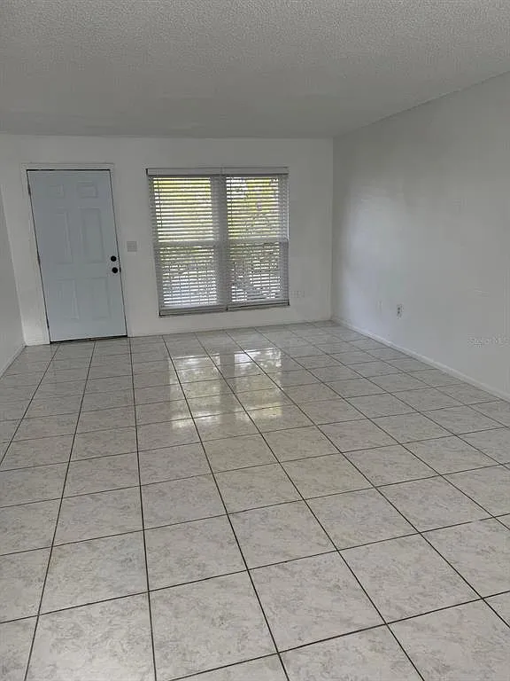 2 bed, 1.0 bath, 850 sqft, $1,700 — Photo 4