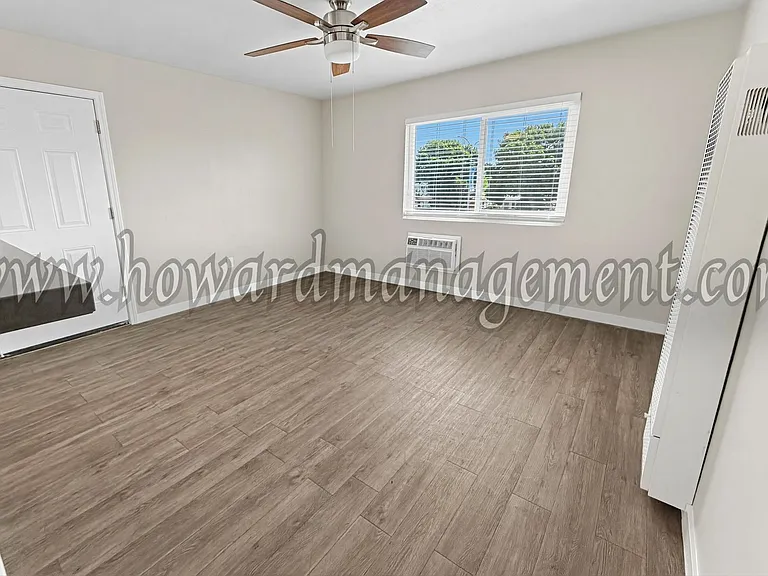 11415 Venice — Photo 8