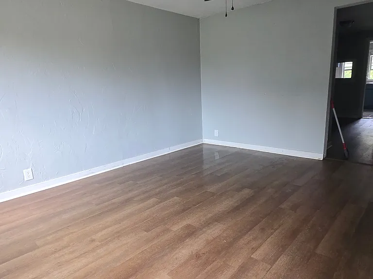 149 SW Balboa Pl — Photo 3