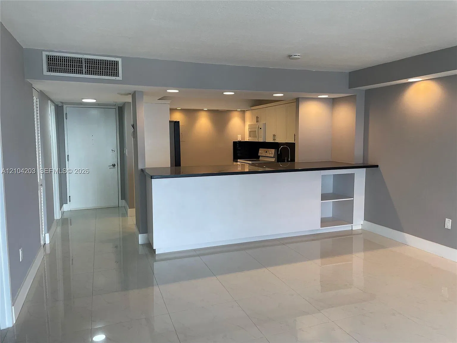 Arlen Beach Condo — Photo 3