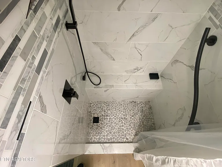 6 Lakeshore Ct #97 — Photo 17