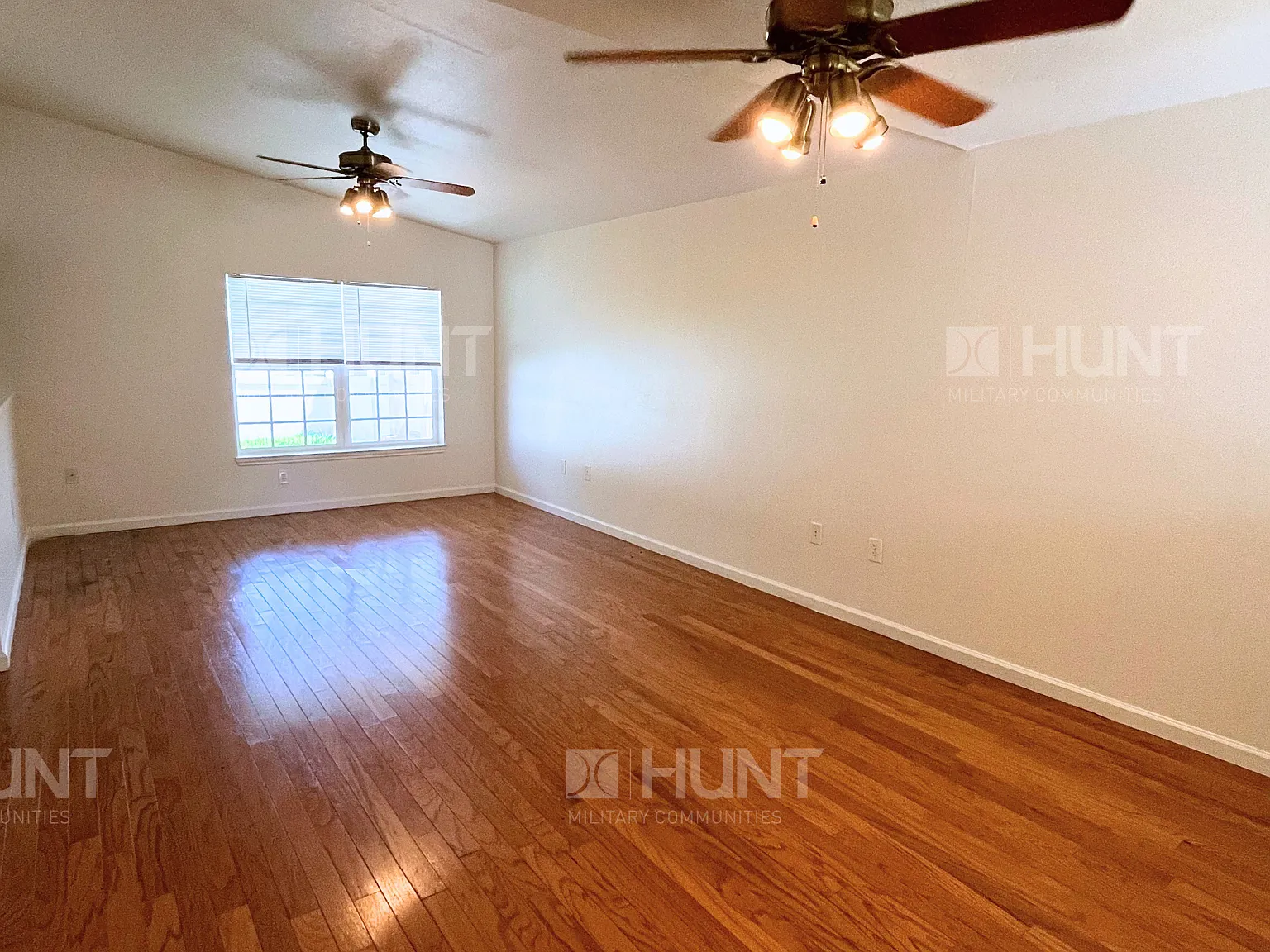 4 bed, 2.5 bath, 1950 sqft, $1,900 — Photo 2