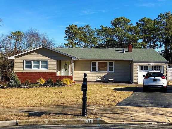 3rd image of 11 Friar Ct