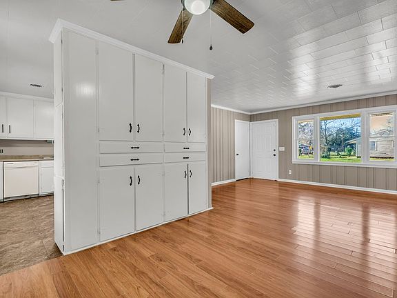 4th image of 266 McHall Dr