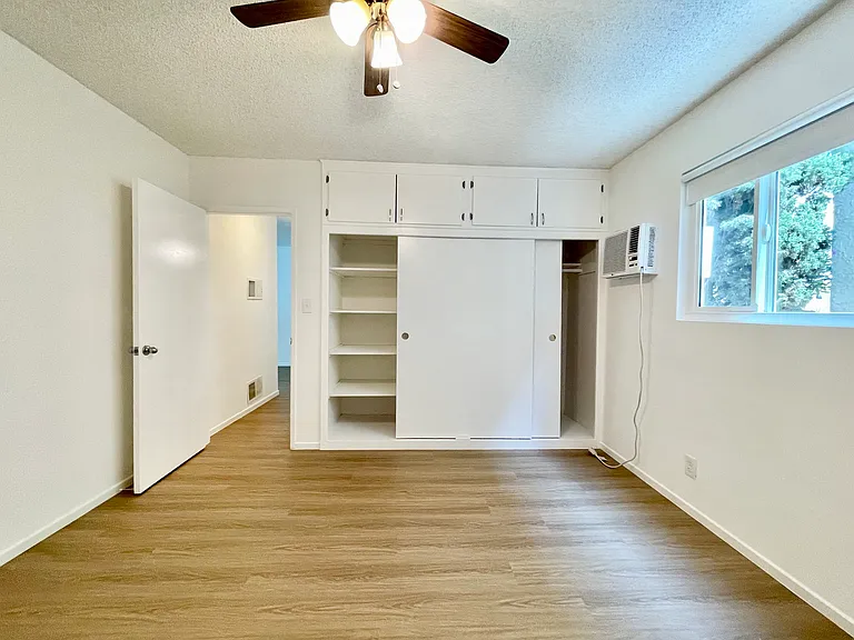 934 N Gardner St #8 — Photo 13