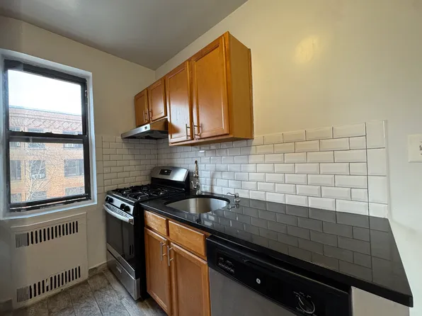 47-09 Skillman Avenue image 4 of 12