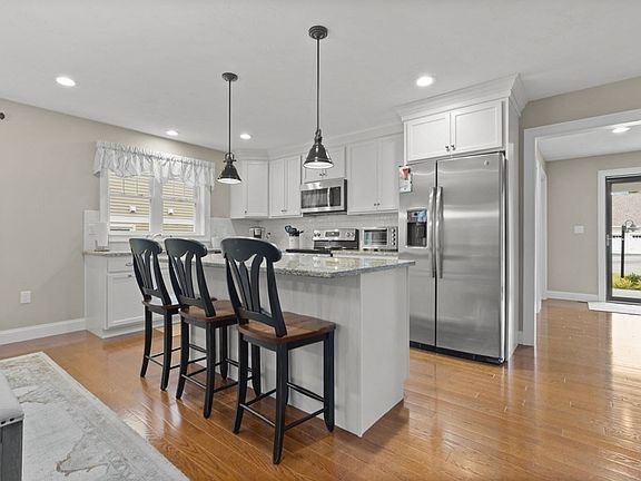 5th image of 16 Winterberry Way #16