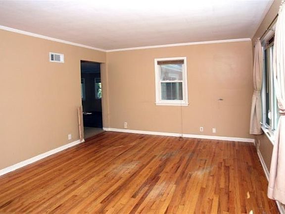 4th image of 229 E Leona Ave