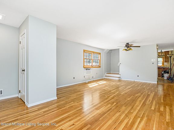 5th image of 258 Richard Ave