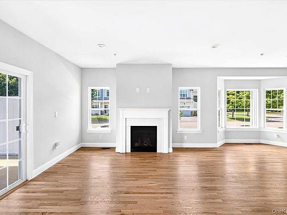 4th image of 61 Avery Drive N