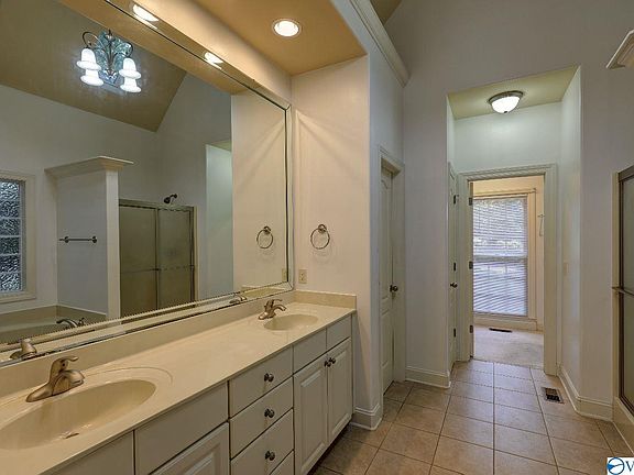 3rd image of 99 Holbrook Dr