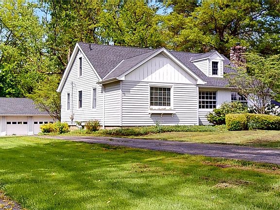 3rd image of 104 Paw Paw Lake Dr