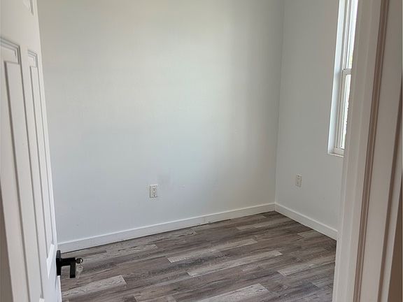 5th image of 1530 Gilbert Ave S