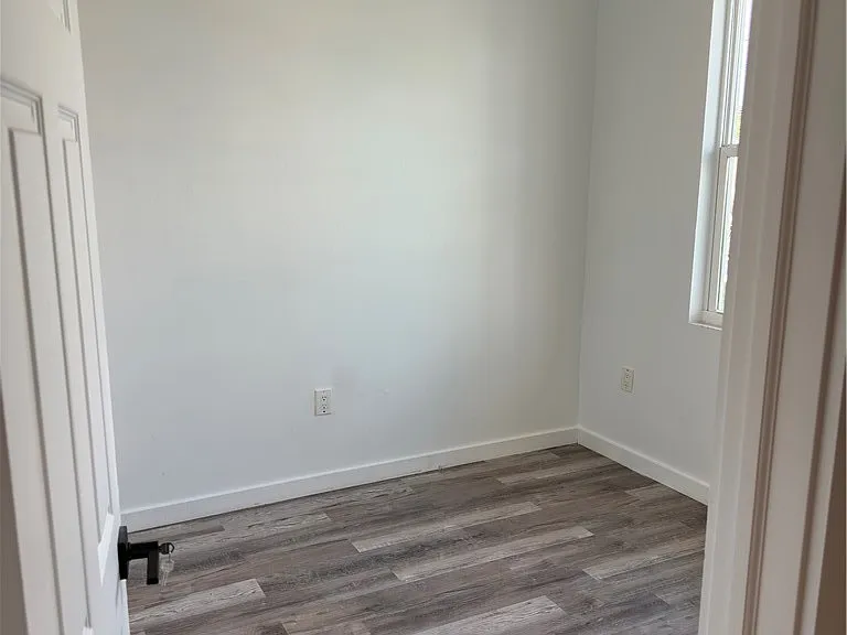 1530 Gilbert Ave S — Photo 5