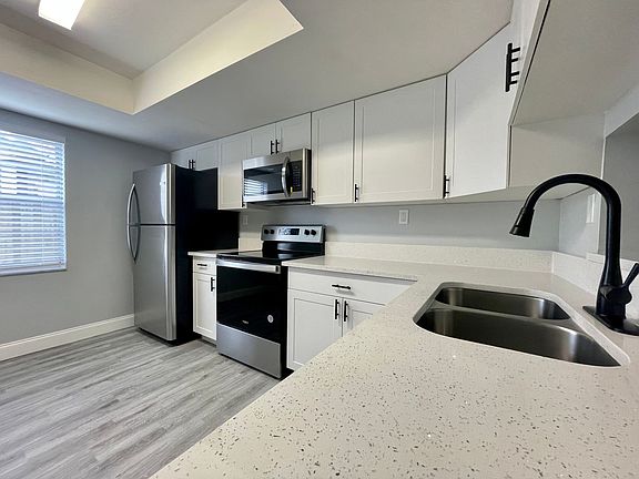 3rd image of 5305 N Boulevard St #102