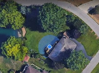 5589 S Rainbow Ln, Waterford, MI 48329