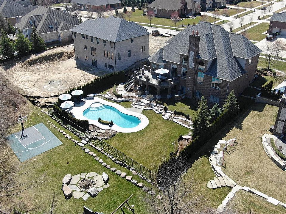 1st image of 61720 Bunker Hill Dr