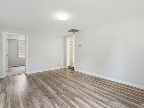 5th image of 608 Lakeshore Dr