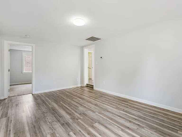 608 Lakeshore Dr — Photo 5