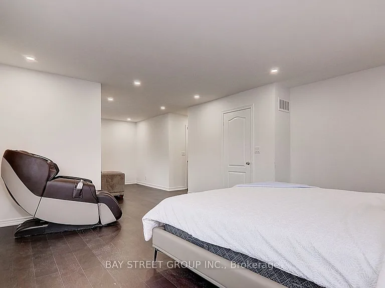 201 Bilbrough St — Photo 15