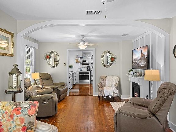 5th image of 326 Centennial St #458