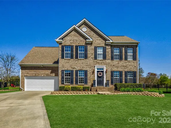 12602 Skymaster Ct, Charlotte, NC 28278