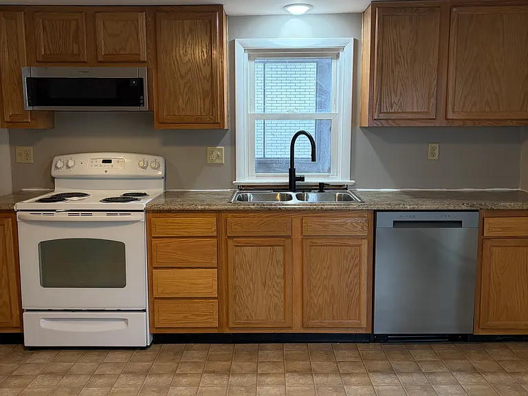 211A N Railroad St — Photo 9