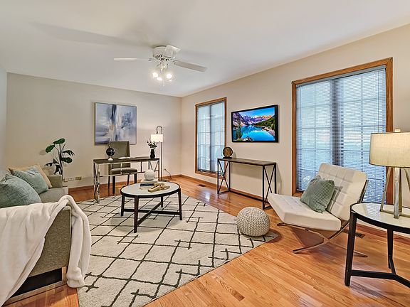 4th image of 220 Rosewood Ct