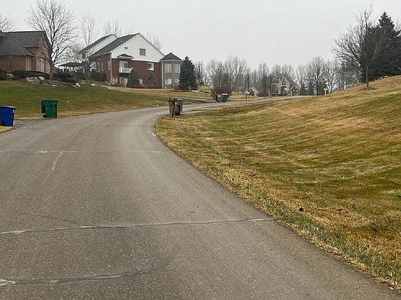 3rd image of 9304 Oakmont Dr