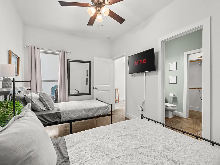 212 Highland Oaks Ln — Photo 5