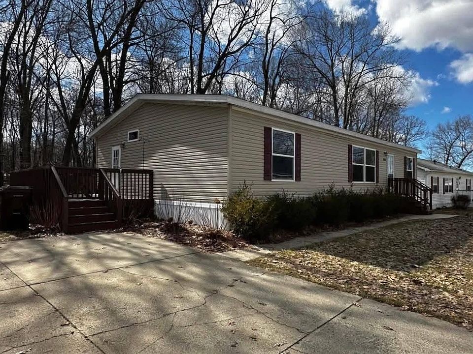 2nd image of 4268 Briar Ridge St NE