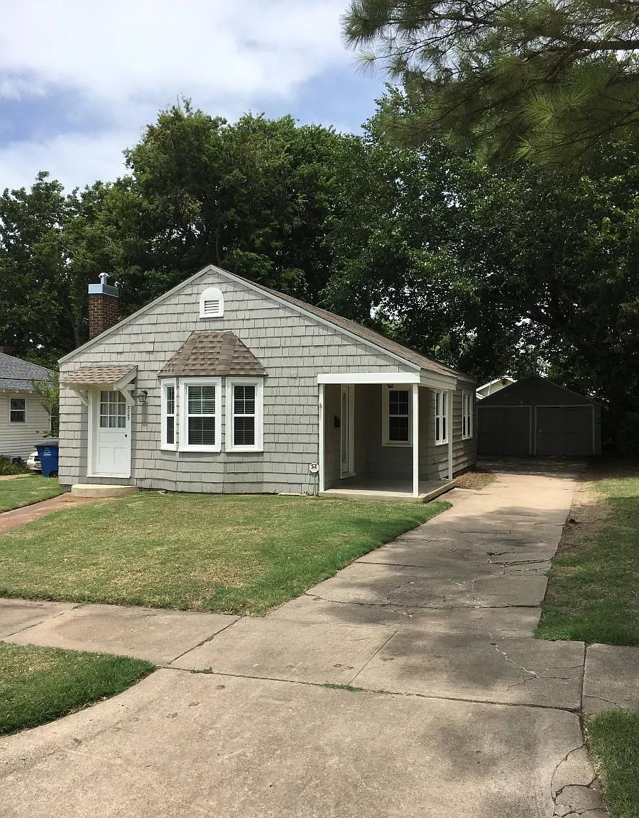 2 bed, 952 sqft, $1,350 — Photo 1