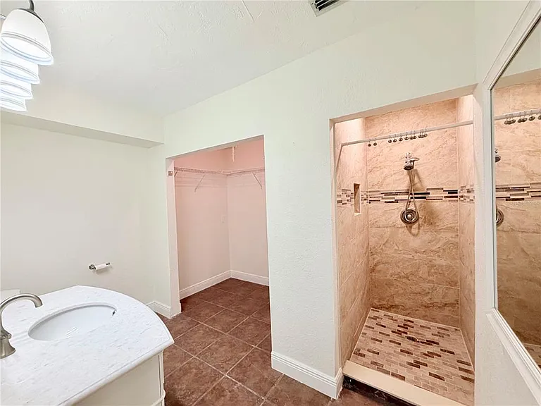 1827 Oklahoma Ave NE — Photo 17