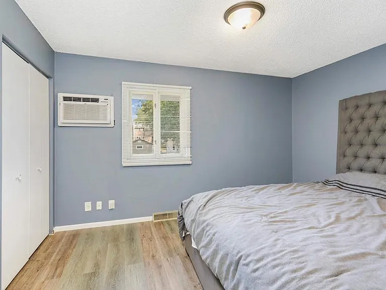 307 Jackson Ave N — Photo 5