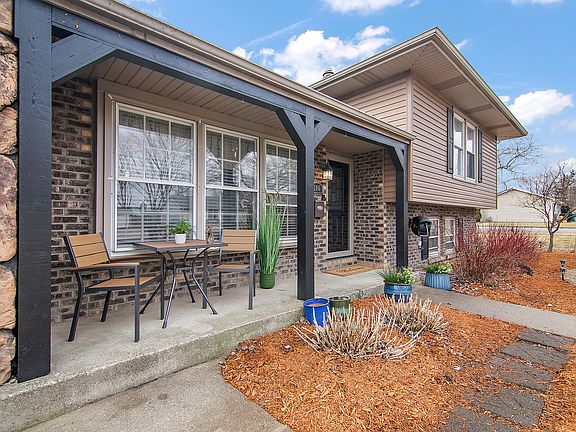 3rd image of 206 Meadows Rd S