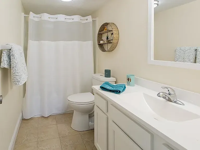 BATHROOM IN COOLIDGE FLOORPLAN - ONE BEDROOM