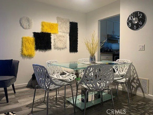 2 bed, 1.5 bath, 892 sqft, $2,800 — Photo 2