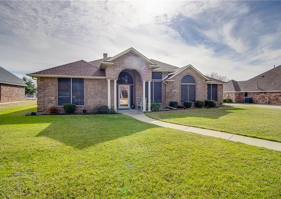 1st image of 142 Meadow Glen Ln
