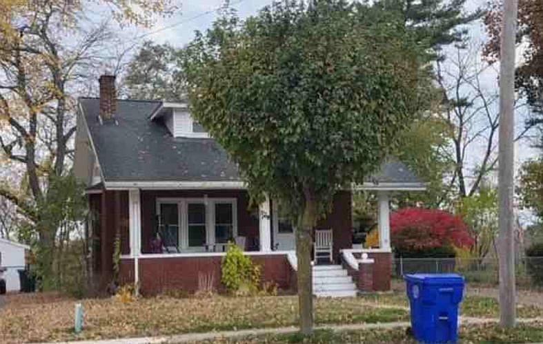 2nd image of 2690 Main St