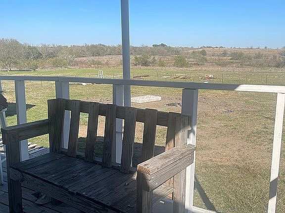 4th image of 3827 Southwinds Dr