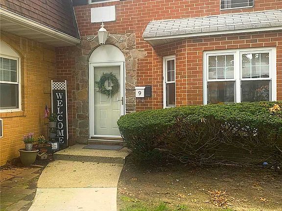 2nd image of 7 Glen Hollow Dr APT B9