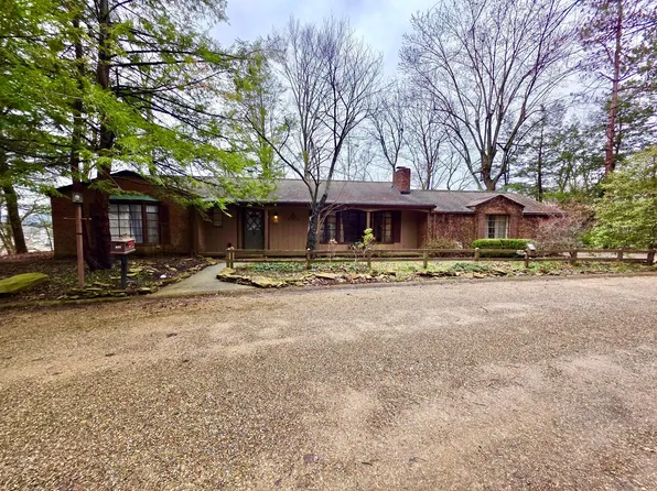 621 Walnut Dr, Logan, OH 43138