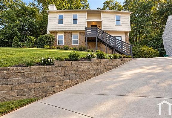 2nd image of 3318 Maison Ct